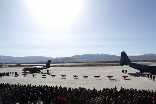 Türkiye kahramanlarını uğurluyor