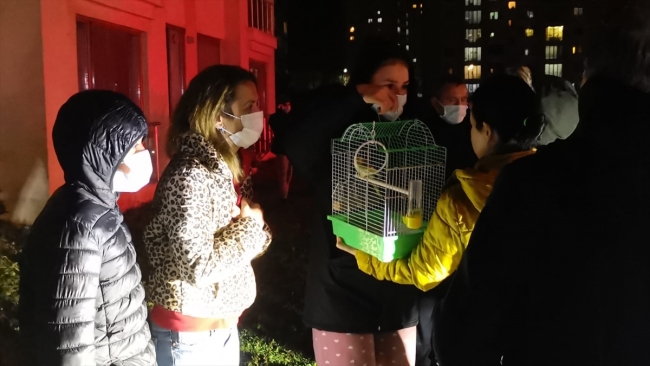 Kocaeli'de apartman dairesinde yangın: 5 kişi dumandan etkilendi