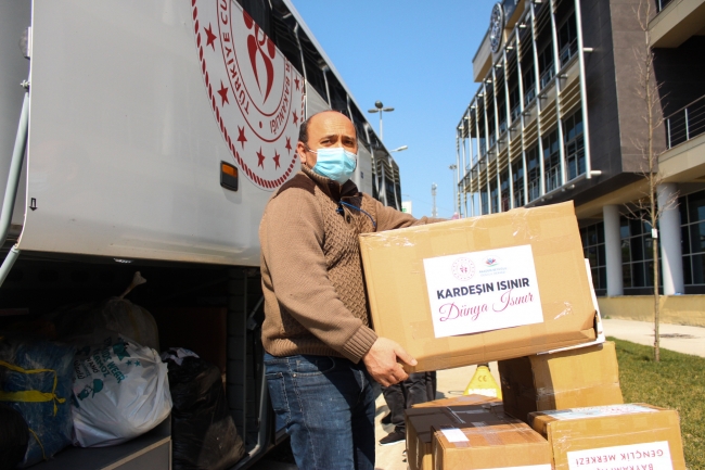 Öğrencilerden İdlib'e kışlık kıyafet yardımı