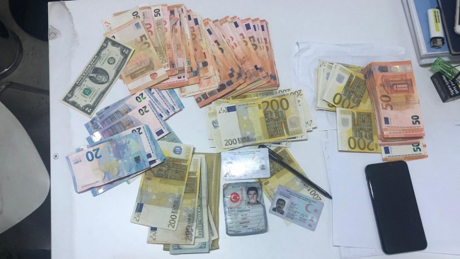 İzmir'de sahte parayla alışveriş yapmaya çalışan 6 kişi yakalandı