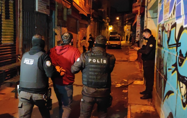 Tedbirlere uymayıp eğlence mekanına giden 21 kişiye ceza