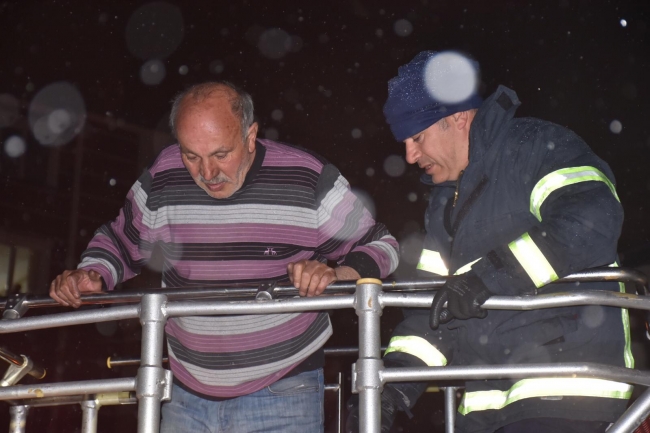 Kars'ta bina yangını: 41 kişi hastaneye kaldırıldı