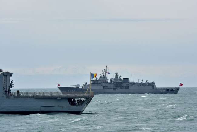 NATO savaş gemileri Gürcistan'da