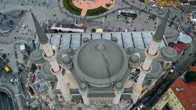 Taksim Camii'nde sona yaklaşıldı
