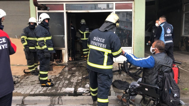 Düzce'de itfaiyecilerin Türk bayrağı hassasiyeti