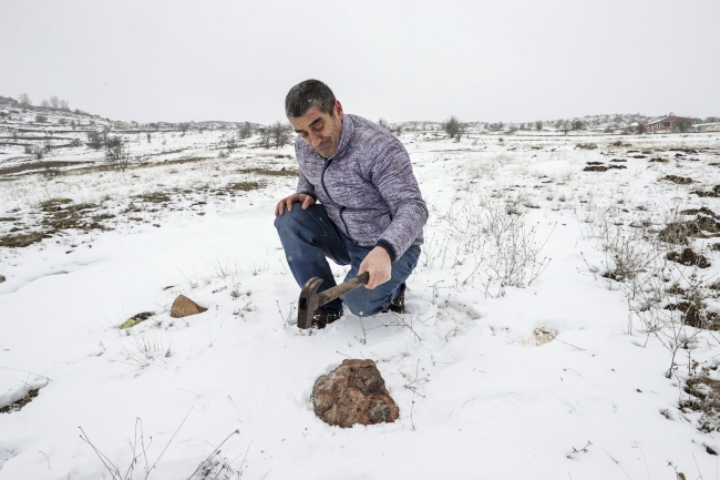 Farklı ve değerli taşlar için yollara düştü
