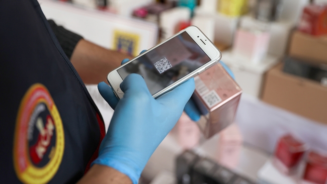 İstanbul'da 20 bin şişe sahte parfüm ele geçirildi