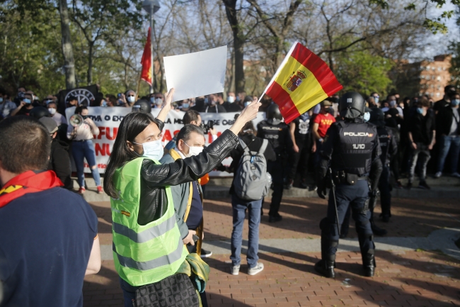 İspanya'da ilk kez aşırı sağ ve sol gruplar karşı karşıya geldi