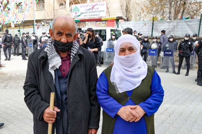 Van'daki evlat nöbetine 3 aile daha katıldı