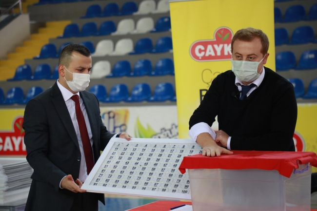 ÇAYKUR'a alınacak mevsimlik işçiler için kura çekildi