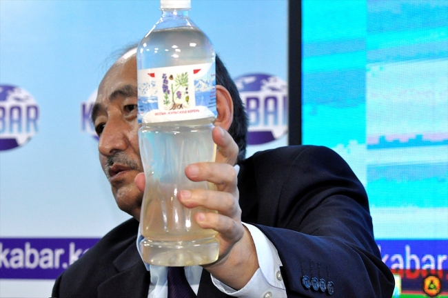 Kırgız Bakan koronavirüse karşı 'zehirli bitki çayı' içti