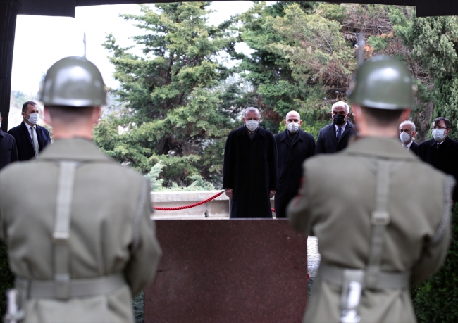 Turgut Özal kabri başında anıldı