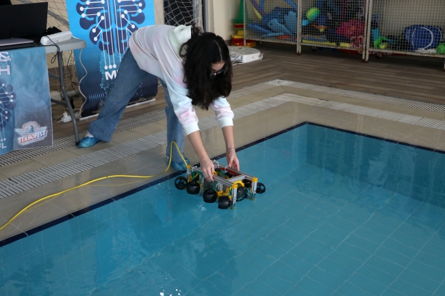 Lise öğrencileri TEKNOFEST 2021 için insansız su altı robotu geliştirdi
