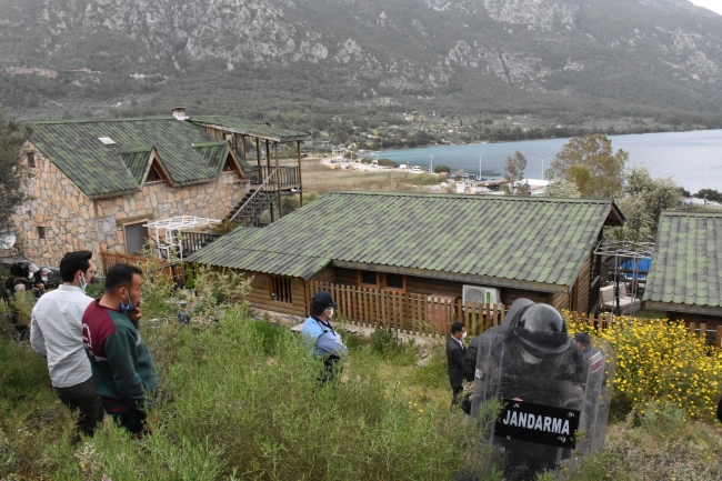 Akbük Koyu'nda doğayı tahrip eden yapılara izin yok