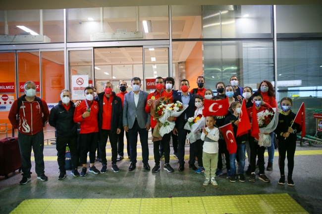 Avrupa Artistik Cimnastik Şampiyonası'nda mücadele eden sporcular yurda döndü