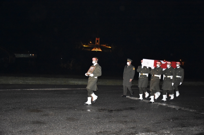 Pençe-Yıldırım şehidi için Hakkari'de tören düzenlendi