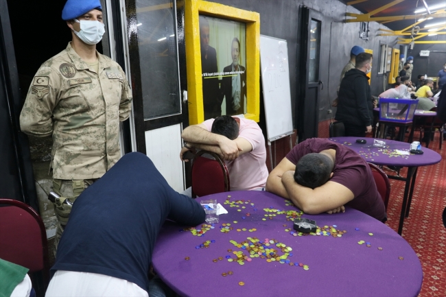 İzmir'de kumar operasyonu: 60 kişi yakalandı
