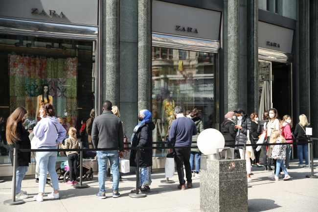 Viyana'da salgın tedbirleri gevşetildi: Alışveriş merkezleri yeniden açıldı