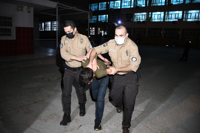 Okula giren 3 hırsız müdürün dikkati sayesinde yakalandı