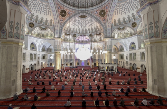 Kadir Gecesi tüm yurtta idrak edildi
