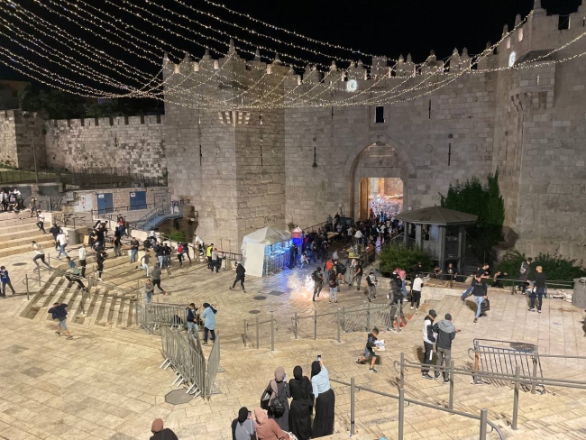 İsrail güçleri Filistinli gençleri hedef aldı