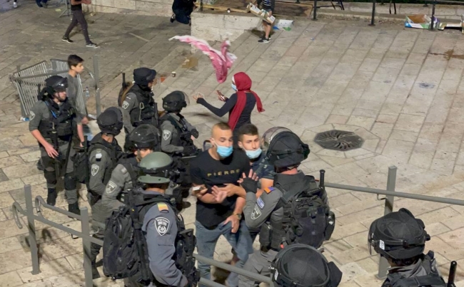 İsrail güçleri Filistinli gençleri hedef aldı