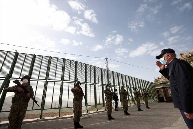 Bakan Akar'dan Mısır açıklaması: İlişkilerin düzelmesi iki tarafa da faydalı olacak