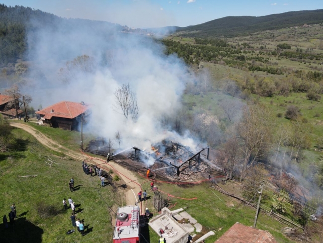Evinde yangın çıkan engelli kişi hayatını kaybetti