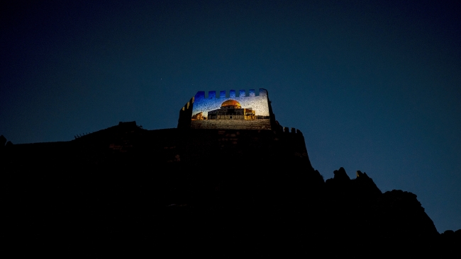 Ankara Kalesi Filistin'e destek için ışıklandırıldı