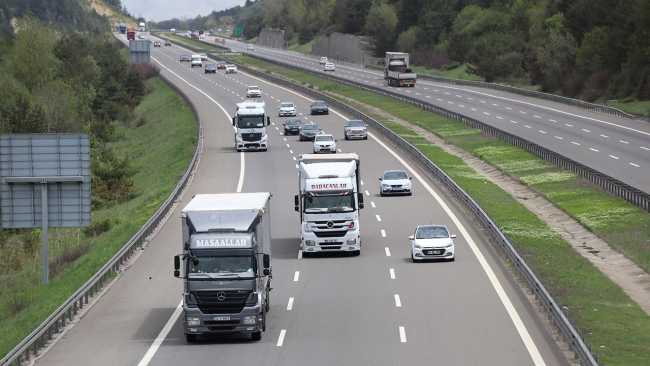 Otoyollarda eve dönüş yoğunluğu