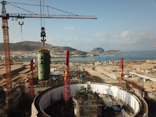 Akkuyu'da birinci güç ünitesinin reaktör basınç kabı kuruldu