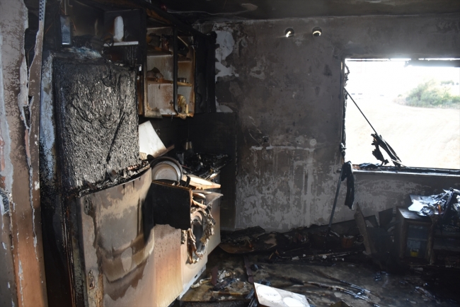 Adana'da apartman yangını: 3 kişi dumandan etkilendi