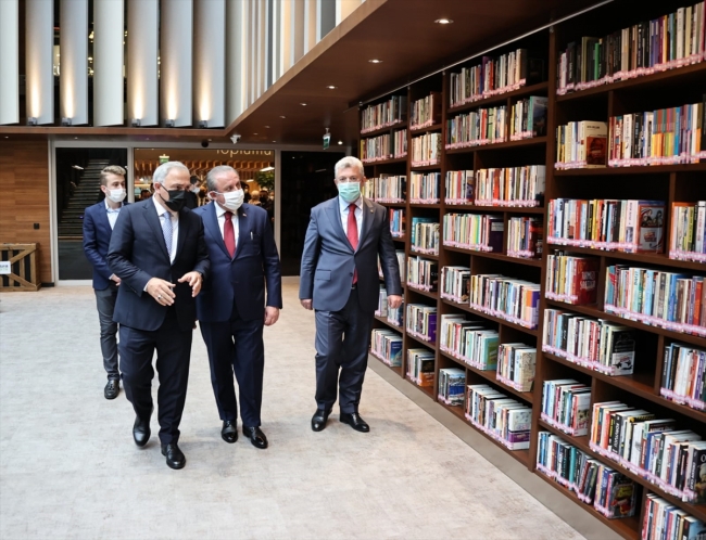 TBMM Başkanı Şentop, İbnülemin Mahmud Kemal İnal anısına düzenlenen sergiyi gezdi