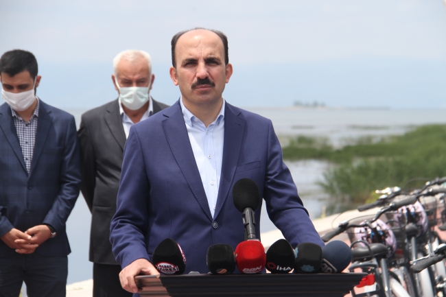 Beyşehir Gölü'nü temizleme çalışmaları sürüyor