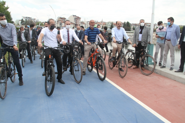 Beyşehir Gölü'nü temizleme çalışmaları sürüyor
