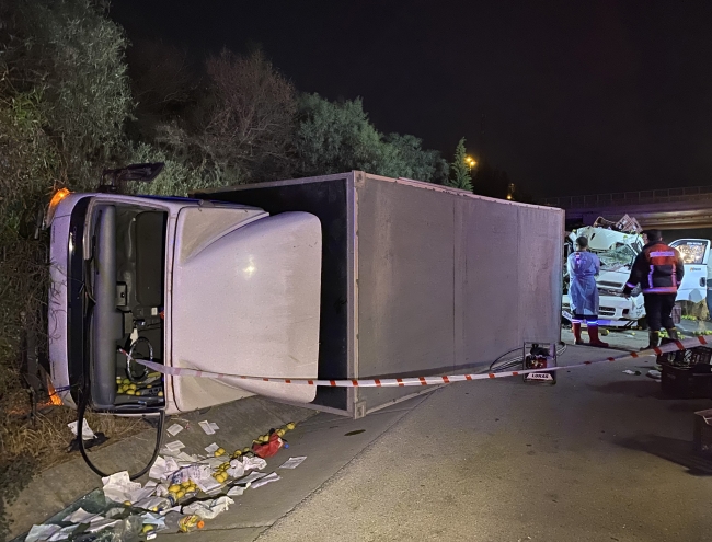 Mersin'de kamyon ile kamyonet çarpıştı: 1 ölü, 3 yaralı