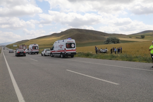 Yozgat'ta otomobil tarlaya devrildi: 1 ölü, 1 yaralı