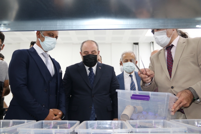 Bakan Varank açılışlarını yaptığı merkezleri ziyaret etti