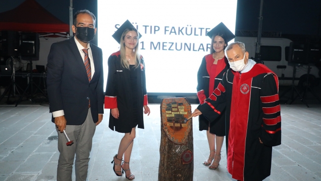 İkizler tıp fakültesi birinciliğini paylaştı