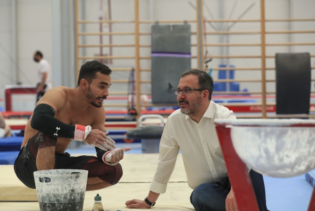 Bakan Kasapoğlu olimpik sporcularla buluştu
