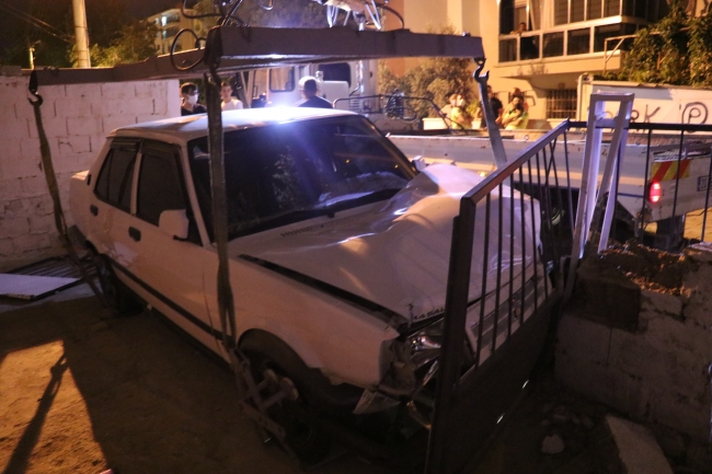 Kaza yaptı, aracı terk edip kaçtı