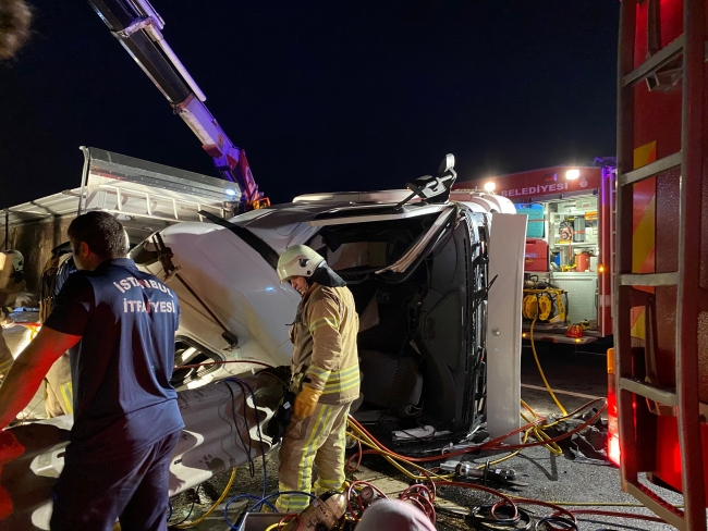 Kuzey Marmara Otoyolu’nda tır devrildi: 2 ölü