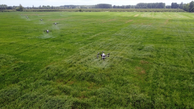 Türkiye'de ilk kez ZİHA'larla çoklu uçuş ilaçlama denemesi yapıldı