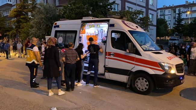 Niğde'de apartman yangını: 10 kişi dumandan etkilendi