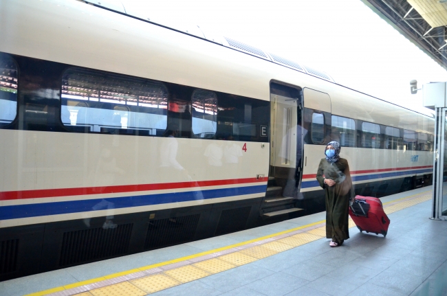 YHT'de bayram yoğunluğu