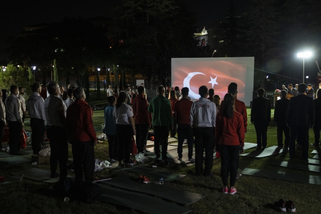 81 ilden gelen sporcular TBMM'de demokrasi nöbeti tutuyor
