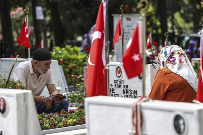 Edirnekapı Şehitliği'nde hüzünlü bayram arifesi