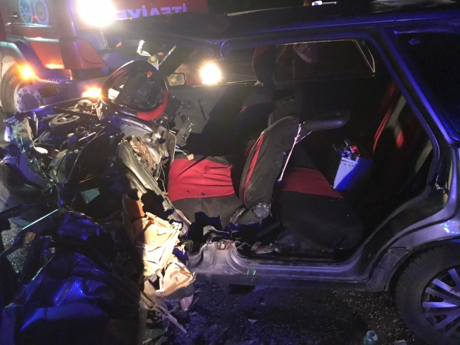 Sakarya'da iki otomobil çarpıştı: 5 yaralı