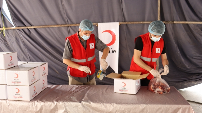 Türk Kızılay Afganistan'da binlerce aileye kurban eti dağıttı