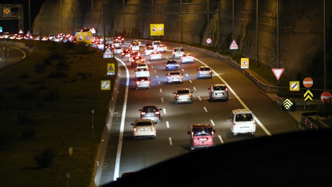 Anadolu Otoyolu'nun Bolu Dağı kesiminde zincirleme trafik kazası: 5 yaralı
